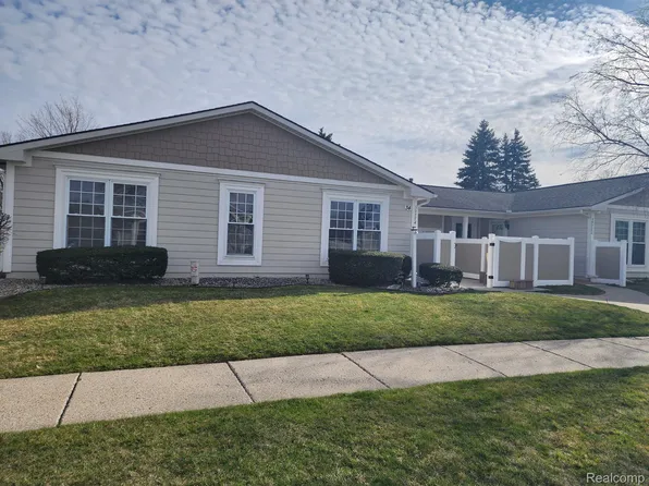 39774 Village Wood Cir #379, Novi, MI 48375