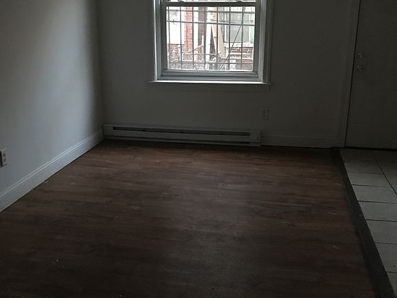 3rd image of 5915 Irving St #House