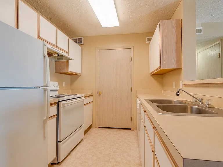 Highpoint Apartments — Photo 17
