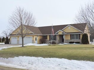 6072 Harbour South Dr, Winneconne, WI 54986