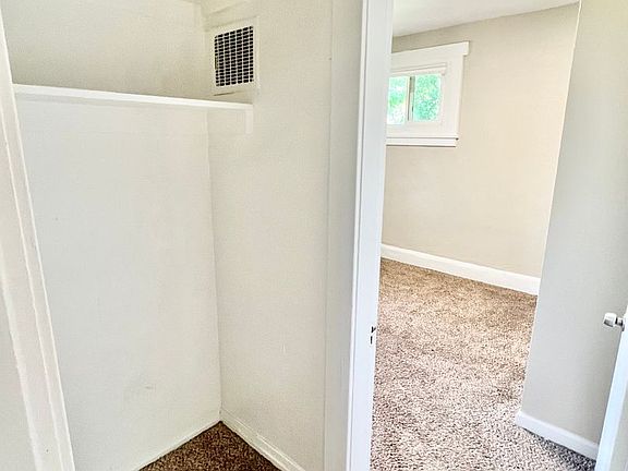 4th image of 303 Hooker St APT 5