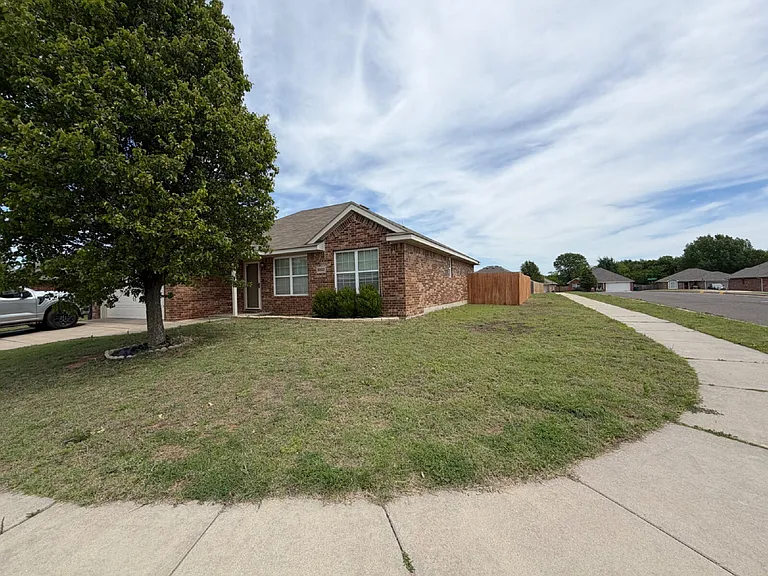 8032 Erryn Ln — Photo 11