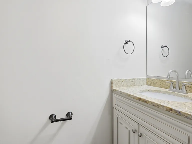57 Shrewsbury Ct — Photo 14