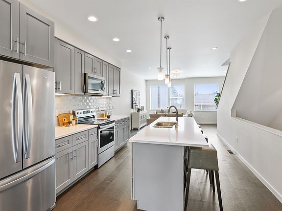 4th image of 624 S Garfield St #106B