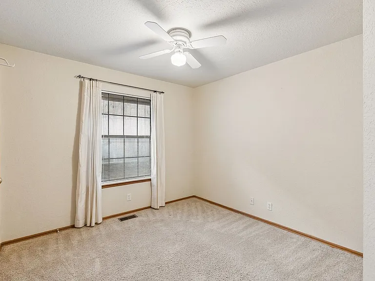1820 Chelsea Dr — Photo 32