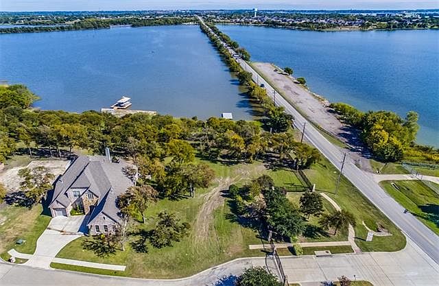 1st image of 3306 Waterford Dr