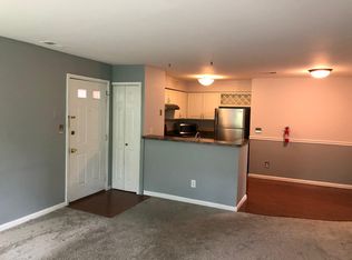 271 Crosspointe Dr, East Brunswick, NJ 08816