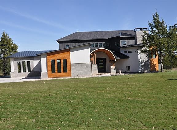 3rd image of 4515 Lake Shore Dr