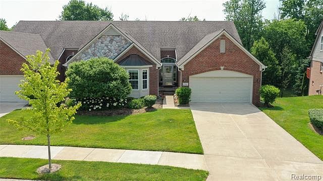 1st image of 3561 Lexington Dr #1