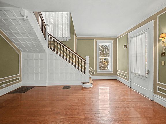 3rd image of 502 E 5th St