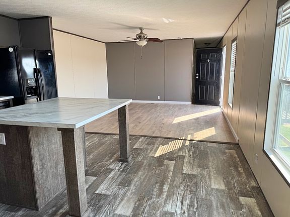 3rd image of 803 Austin Way