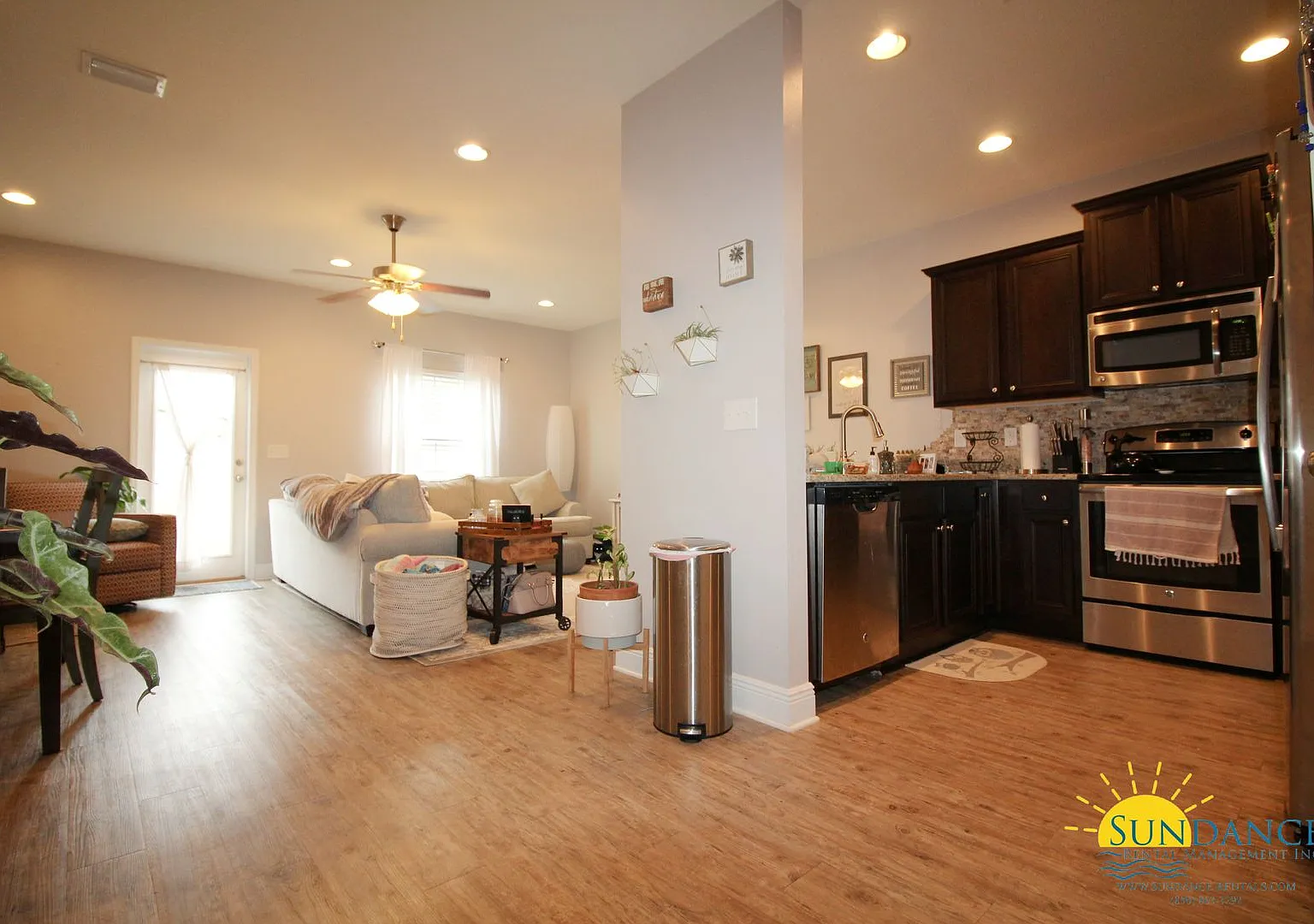 Magnificent 3 Bedroom Townhouse in Navarre! — Photo 3