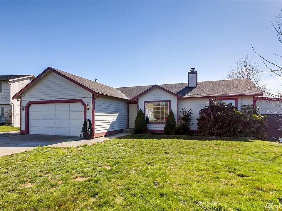 Beautiful front view of the house from inside the yard. 