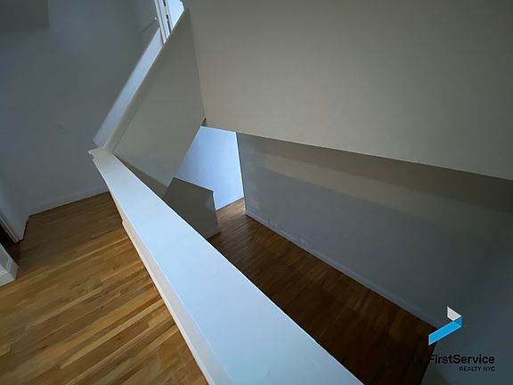 5th image of 123 E 54th St APT 2F