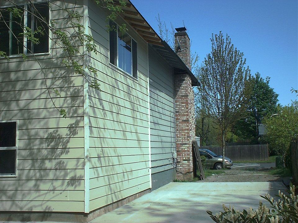 2nd image of 655 NE Scott Ave