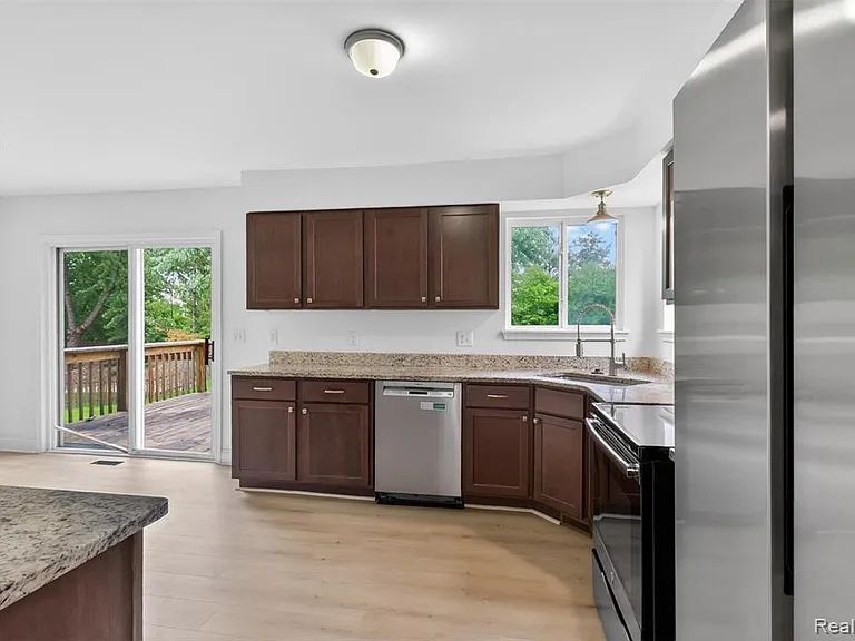 3457 Ashburnam Rd — Photo 14