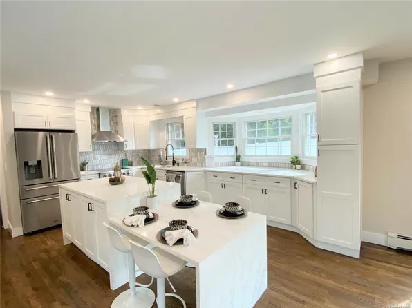 25 Chivalry Lane, Nesconset, NY 11767