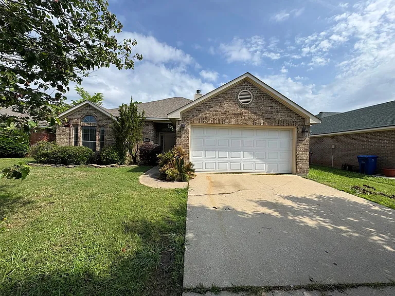 6936 Ash St — Photo 1