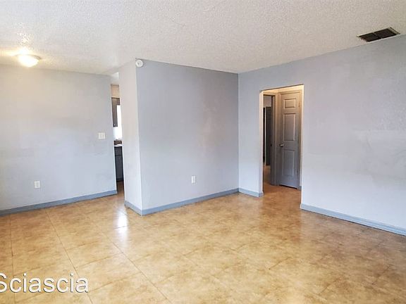 3rd image of 2422 Chestnut Woods Dr