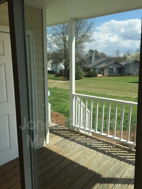 2 bed, 2.5 bath, 1243 sqft, $1,550 — Photo 2