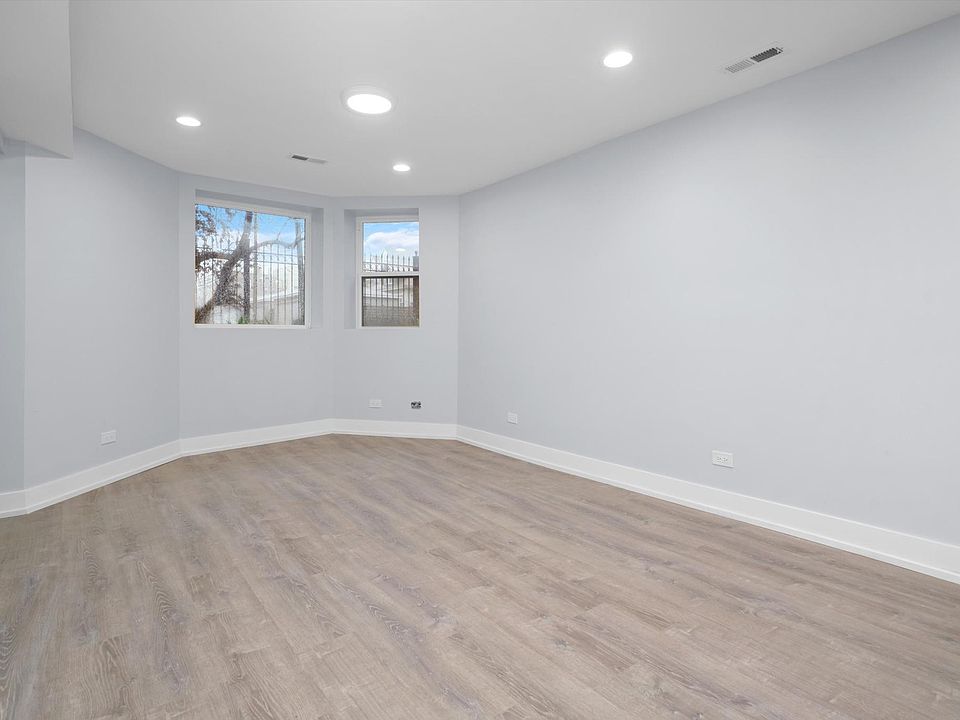 1st image of 5422 S University Ave