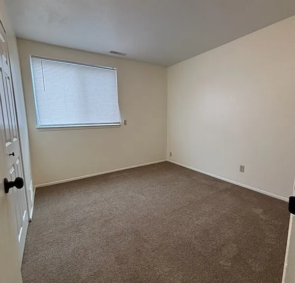 1316-1325 Southwestern Dr — Photo 14
