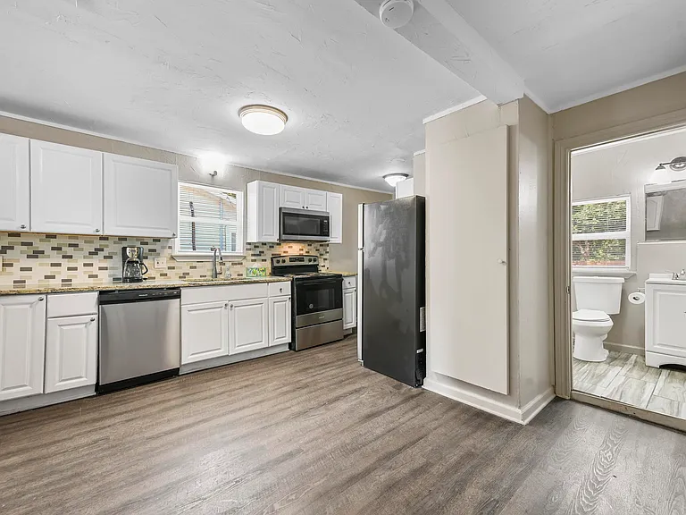 2717 Townsend Dr — Photo 18