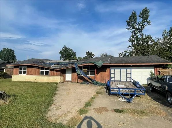917 S 15th St, Rogers, AR 72758