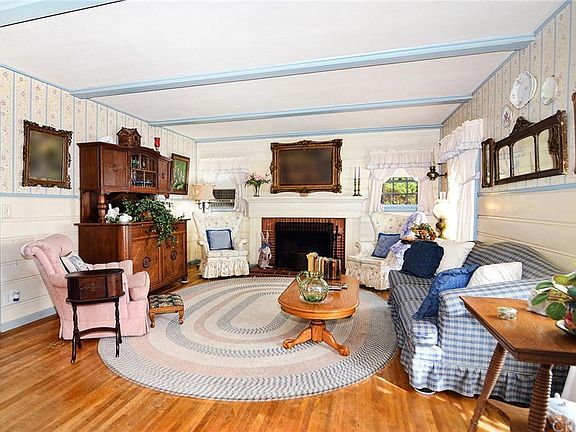 4th image of 18537 Tarzana Dr