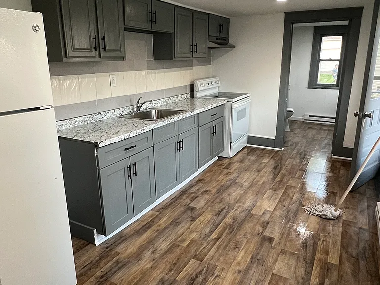 305 Ridge St — Photo 11
