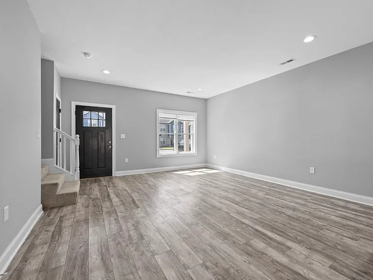 101 Emanuel Ct — Photo 3