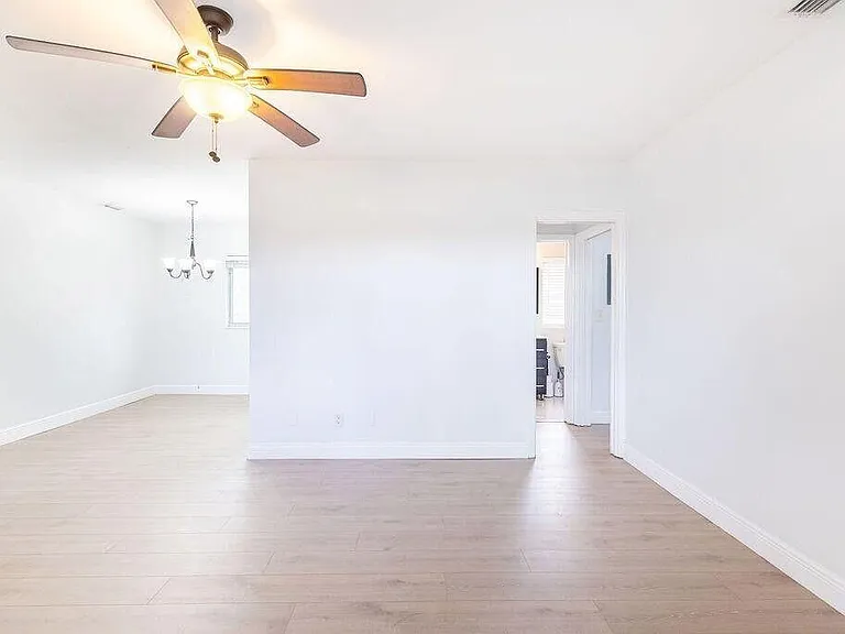426 NE 7th Ave #2B — Photo 4