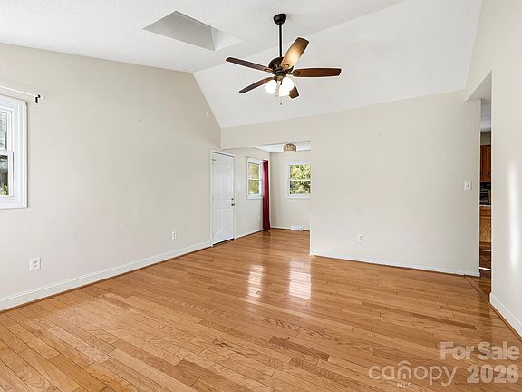 4th image of 62 Deaverview Rd