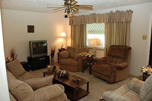 3rd image of 10150 Jeffleigh Ln