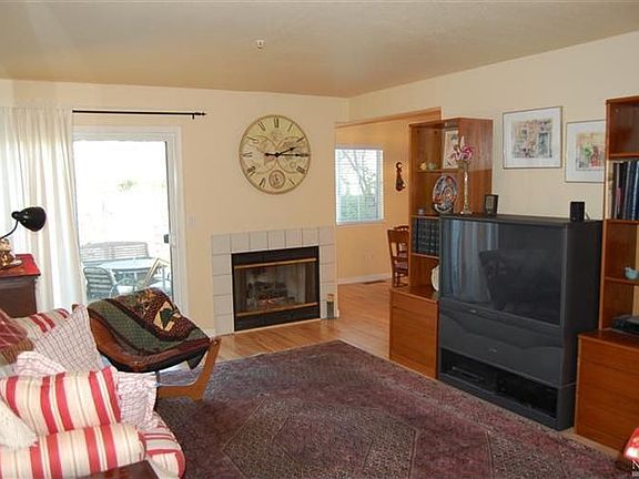 3rd image of 1819 Carneros Cir