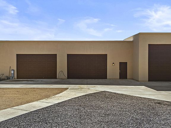 3rd image of 2617 W DESERT HILLS Drive