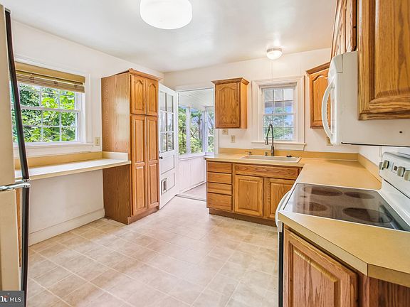 5th image of 315 Villa Ave