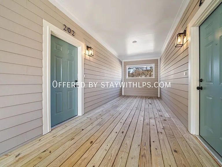 1571 Court Ave #102 — Photo 38
