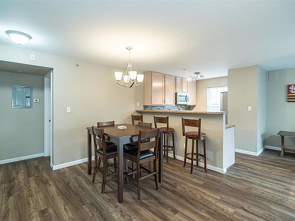 4th image of 1112 Arbor Creek Dr APT 1B