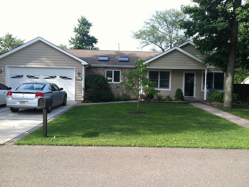 1st image of 2331 Pine Grove Ave