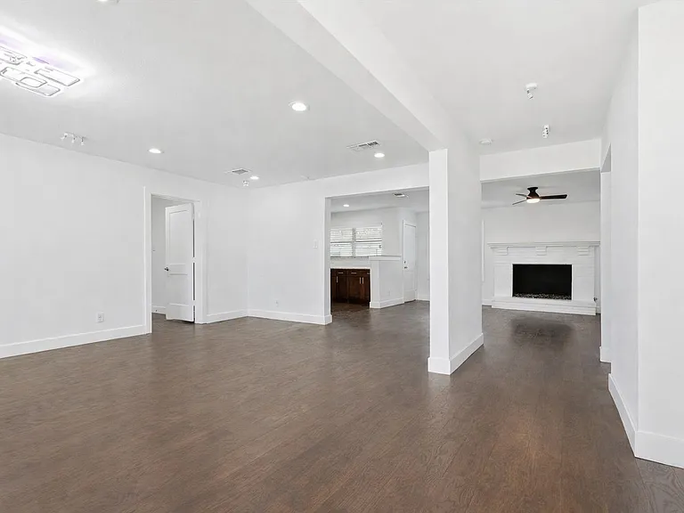 6207 Royal Ln — Photo 4