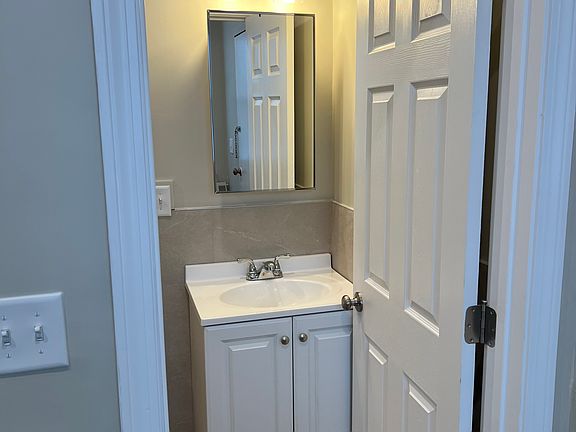 3rd image of 1050 Hancock St APT 30