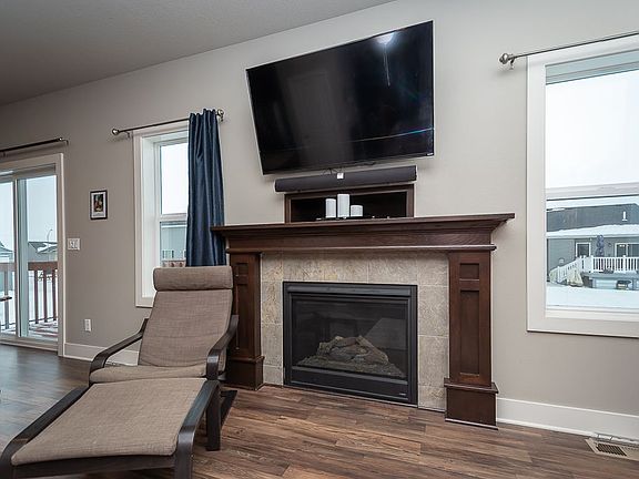 5th image of 124 Tailfeather Dr NE