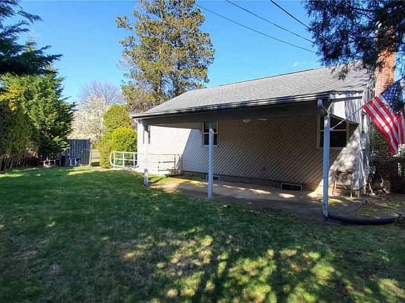 3rd image of 195 Margaret Dr #195