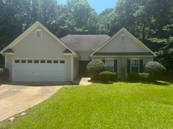 102 Woodstream Trl, Lagrange, GA 30240