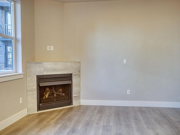 2nd image of 20558 Empire Ave