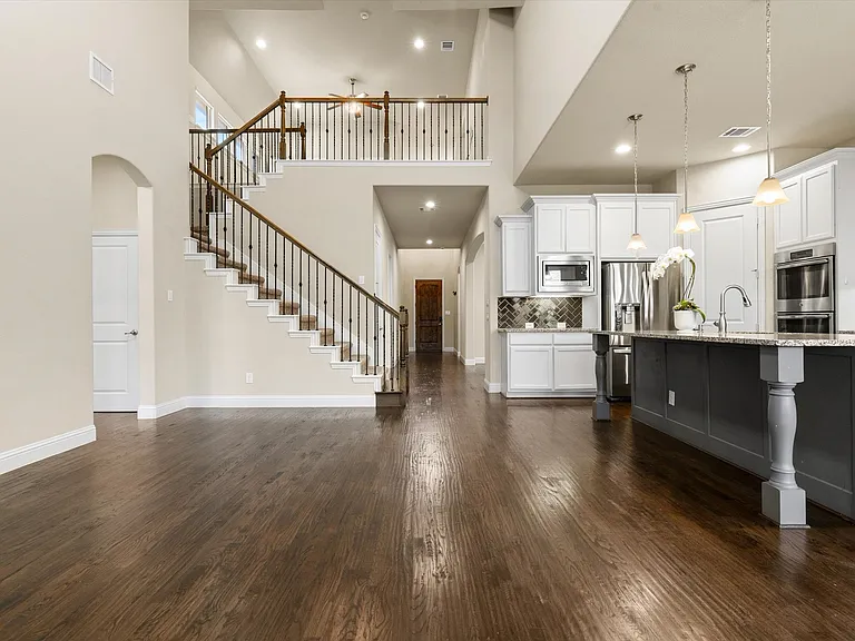 2703 Navarro Trl — Photo 8