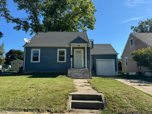 948 N Brinton Ave, Dixon, IL 61021