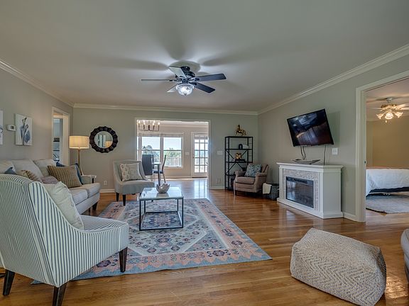 4th image of 5312 Crown Dr