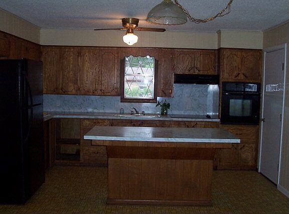2nd image of 200 Larkspur Ln